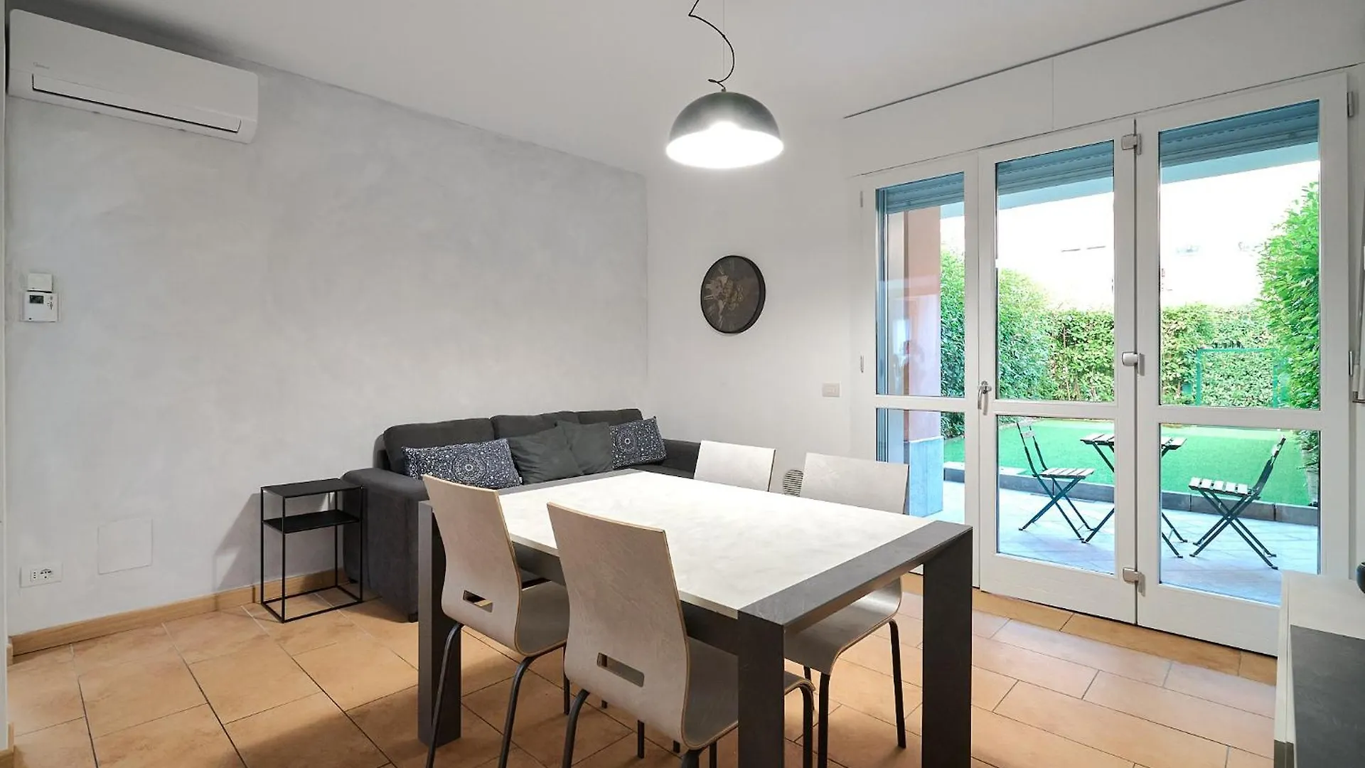 Xenia Apartments - Spacious And Bright New Flat With Garden Μιλάνο