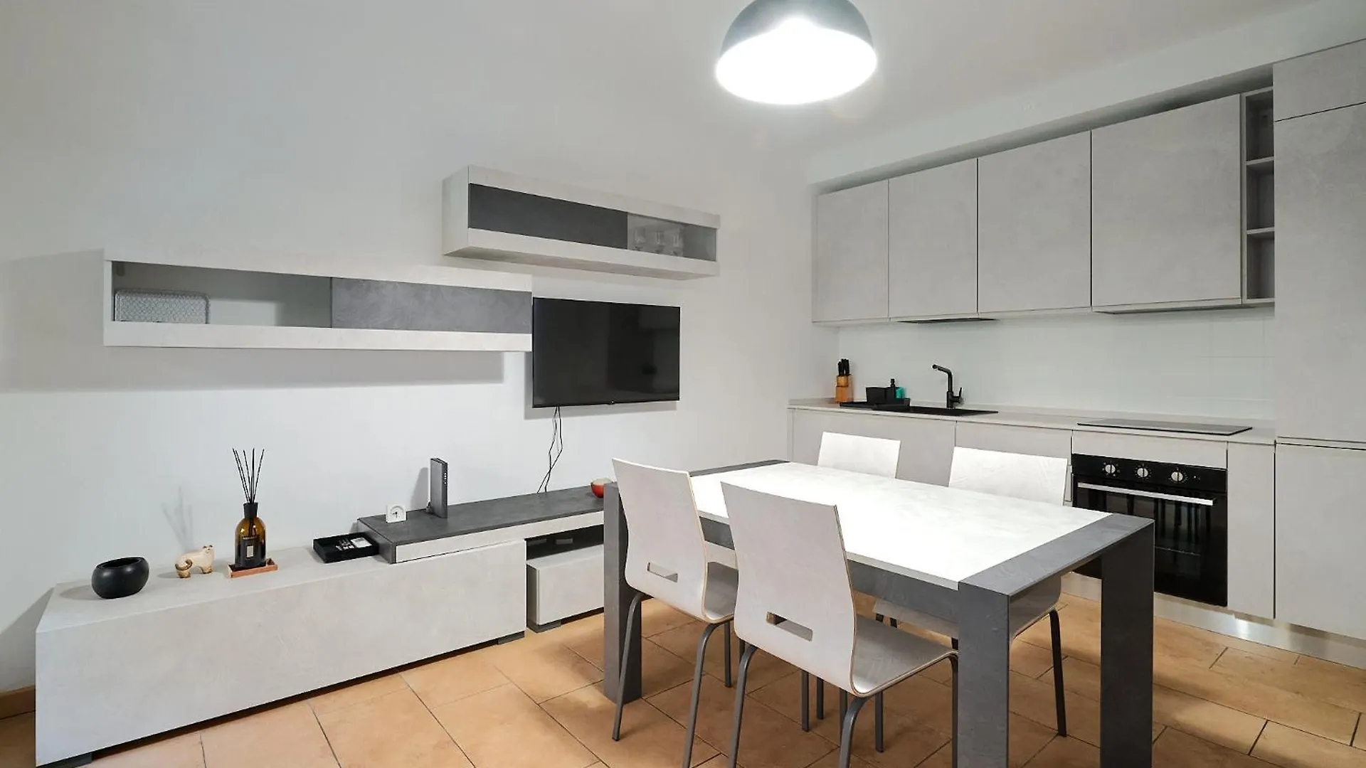 Xenia Apartments - Spacious And Bright New Flat With Garden Μιλάνο Ιταλία