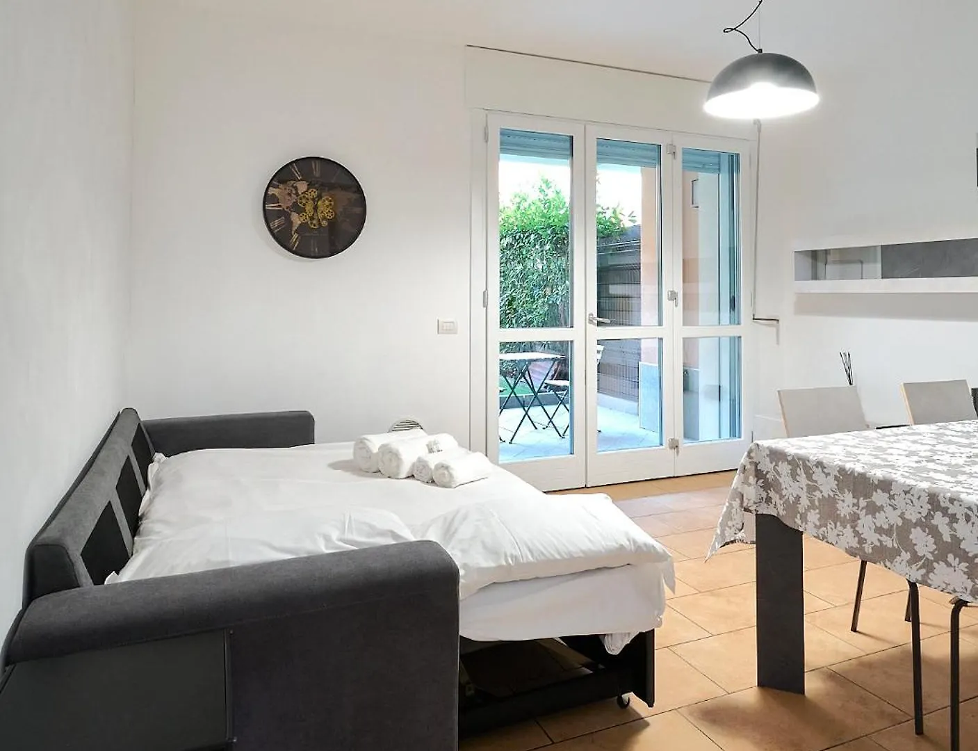Xenia Apartments - Spacious And Bright New Flat With Garden Μιλάνο